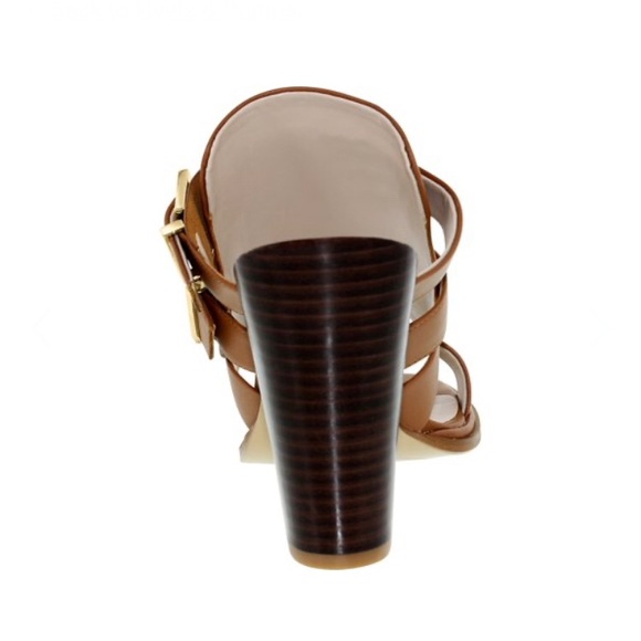 SOLD! Kenneth Cole || Salem Leather Pump - Picture 3 of 5